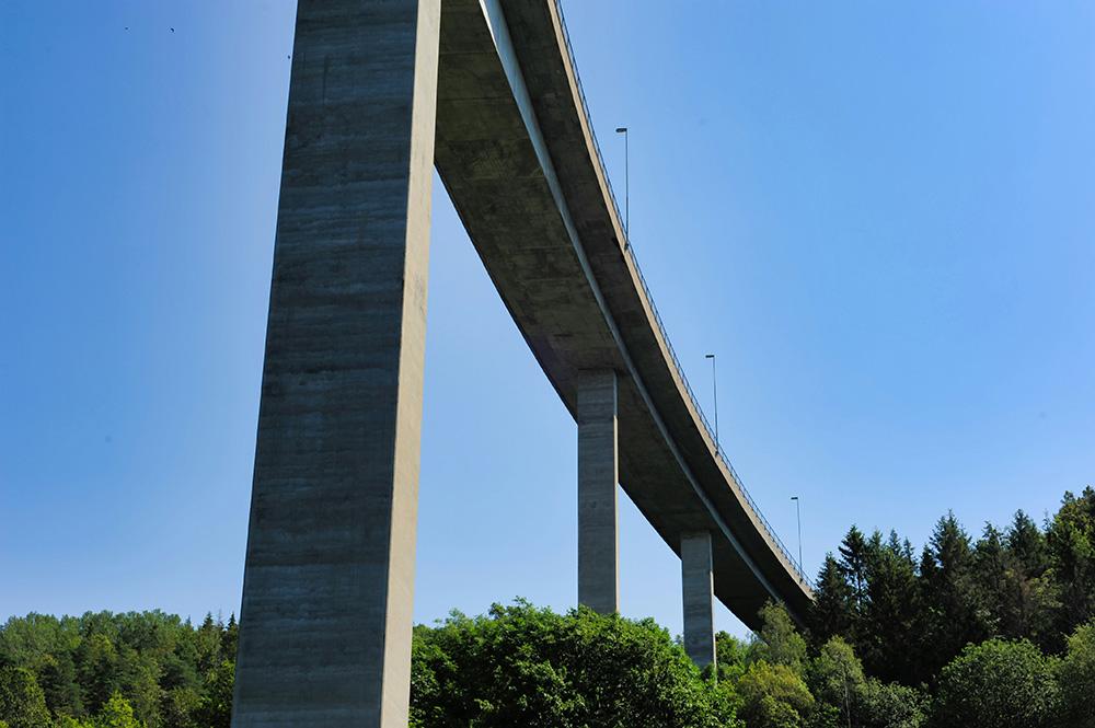 freeway overpass